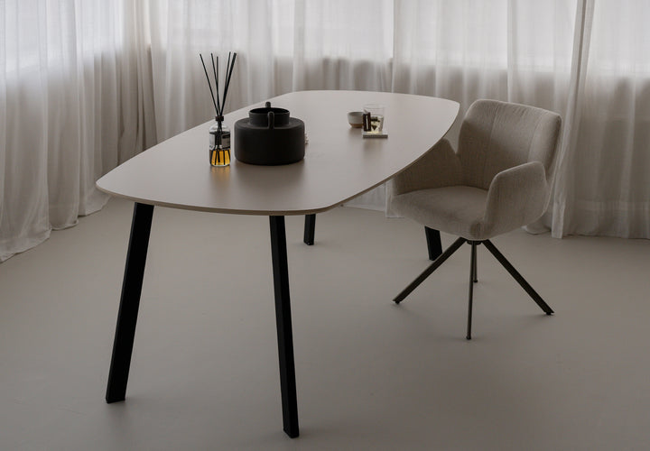 Melamine eettafel beige - Deens ovaal - I schuin zwart - {{ product.type }} - Kas20