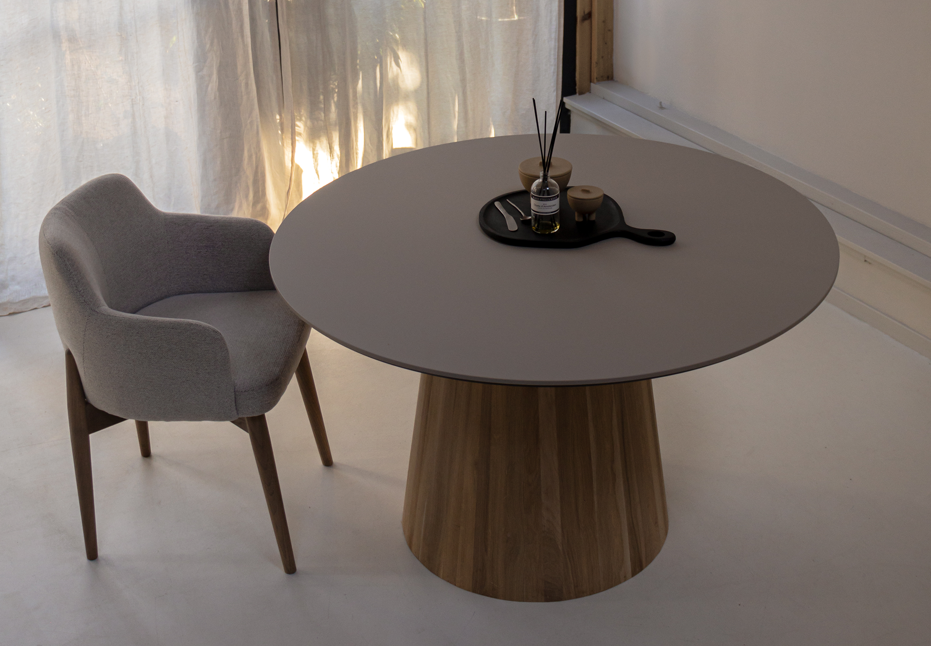 Fenix Eettafel Beige Arizona - Rond - Sjors Onderstel