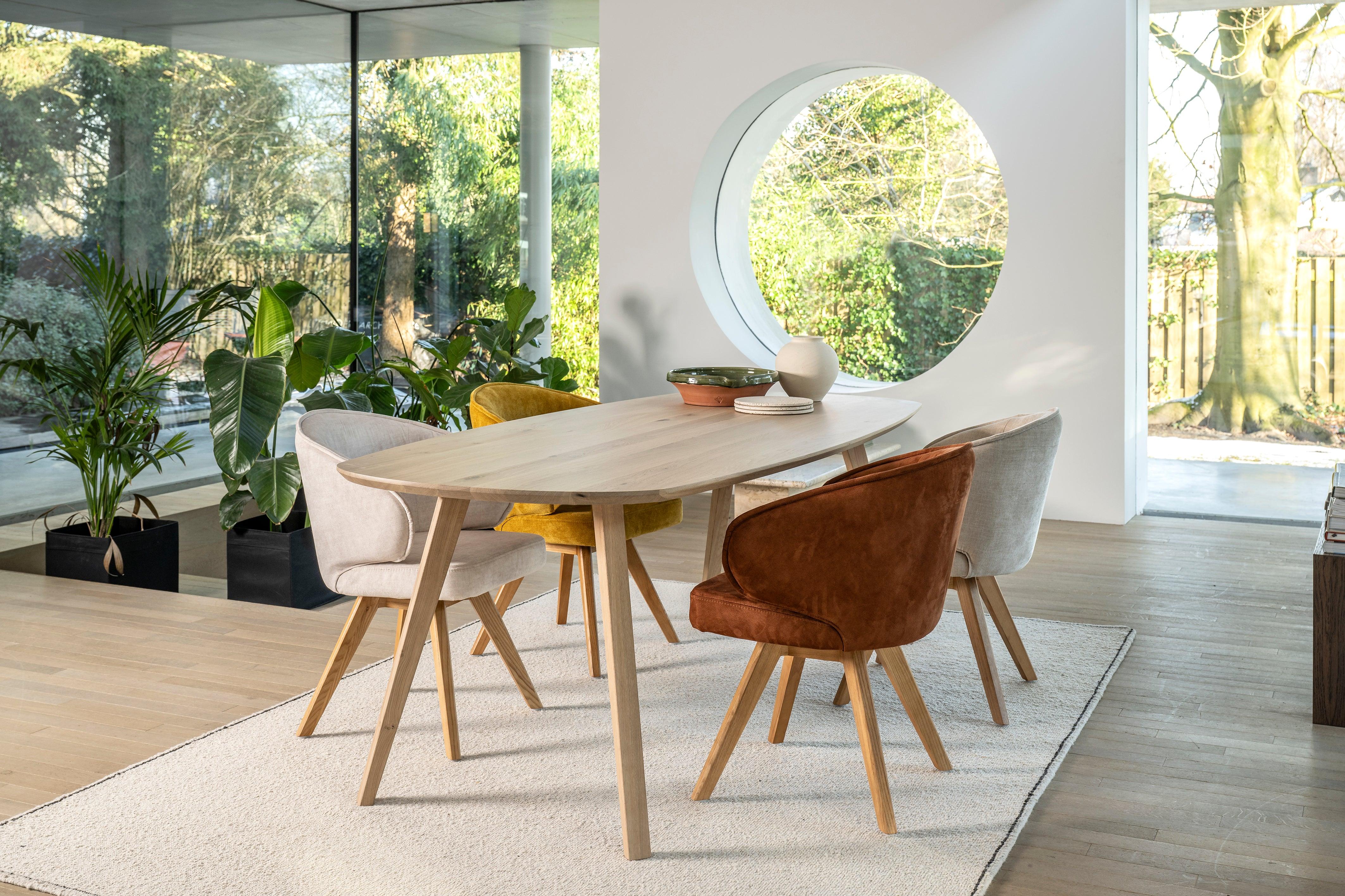 Eettafel Eiken naturel - Deens Ovaal - Schuine i poot hout – Kas20