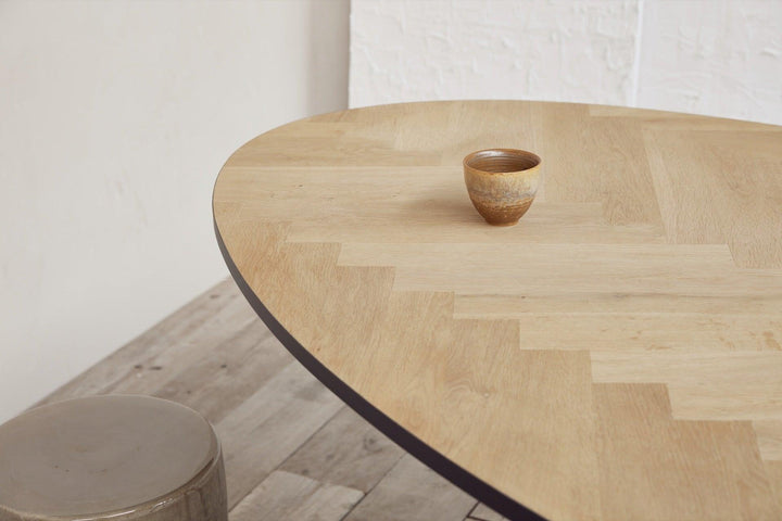 Eiken visgraat eettafel naturel - Ovaal - VV zwart - {{ product.type }} - Kas20