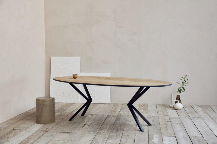 Eiken visgraat eettafel naturel - Ovaal - VV zwart - {{ product.type }} - Kas20