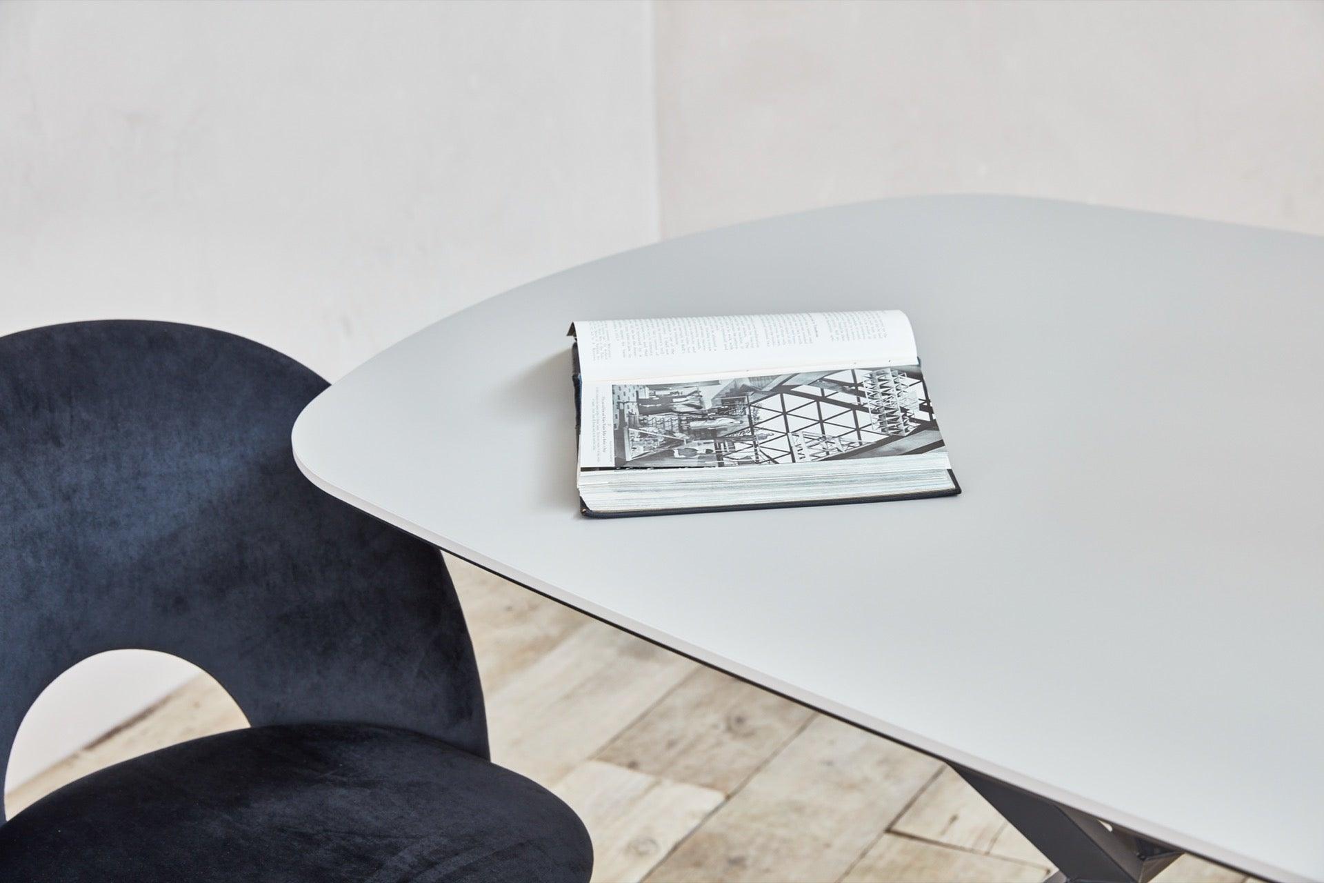Fenix tafel Deens ovaal - Grigio Efeso 2cm blad met Facet - VV poot - {{ product.type }} - Kas20