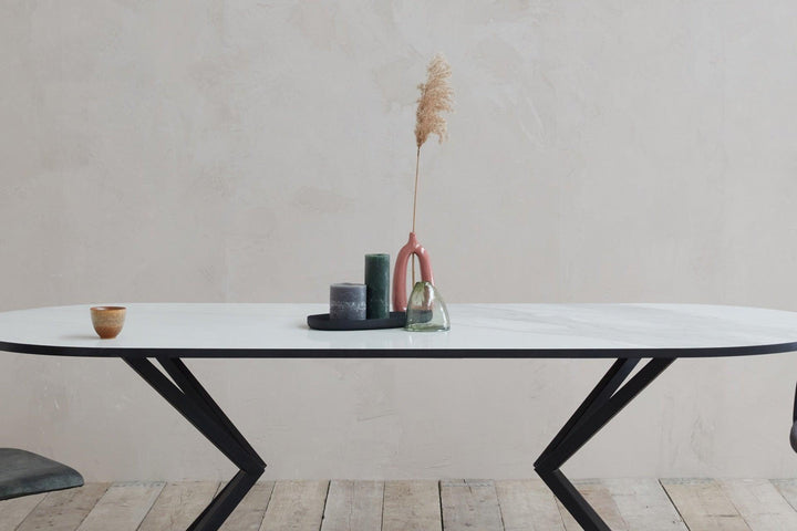 Marmeren eettafel Plat Ovaal - Calacatta pullido Keramiek 2,5cm blad met Zwarte rand - VV poot - {{ product.type }} - Kas20